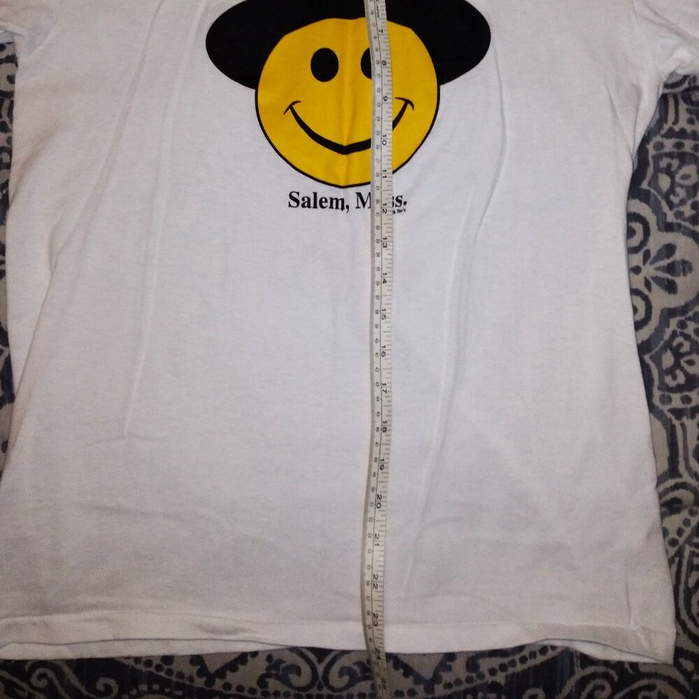 Vintage White Smiley Face with Witch Hat T-shirt from Salem, Mass – Size Medium - Picture 5 of 7